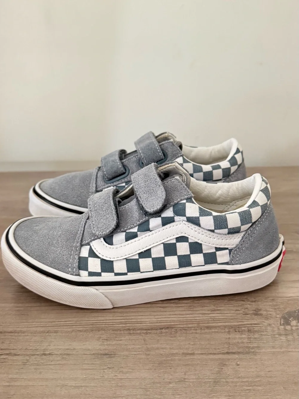 Vans Kids Old Skool Checkerboard Velcro Sneakers Size 2.5 worn only 2 times